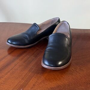 Earth Black Leather Women's Flats